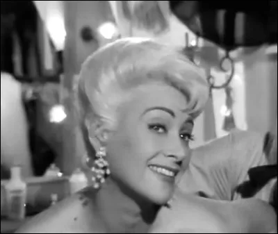 Qui est cette actrice française qui joue le rôle principal dans le film de 1951 ''Caroline chérie'' ?