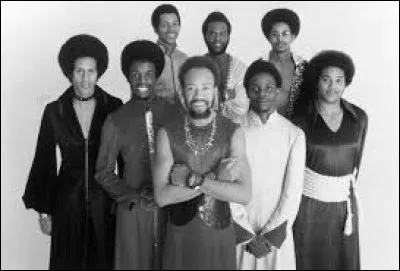 De quel groupe Maurice White fut-il le chanteur ?