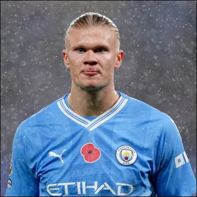 Qui est ce joueur évoluant à Manchester City ?