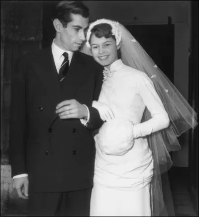À 15 ans, Brigitte Bardot s'entiche de Roger Vadim (29ans) qu'elle épouse à 18 ans en 1952, ils divorcent en 1957.