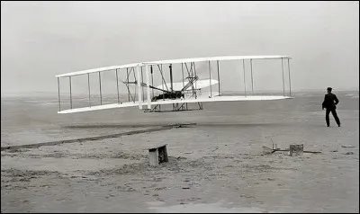 Quel est le premier avion motorisé à effectuer un vol en 1903 ?
