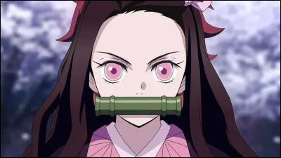 En quoi Nezuko est-elle transformée ?
