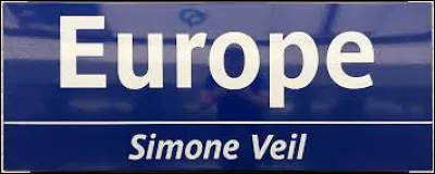 Europe est une station de la ligne 3 inaugurée en 1904. Elle tire son nom de la place de l'Europe à proximité de laquelle elle est établie. 
Quel pays est le dernier pays à avoir adhéré à l'Union européenne en 2013 ?