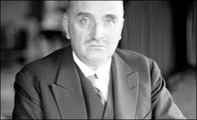 Le poète Paul Claudel a été ambassadeur de France dans trois villes, lesquelles ?