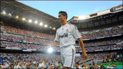 Quel était le montant exact du transfert de Cristiano Ronaldo de Manchester United au Real Madrid en 2009 ?