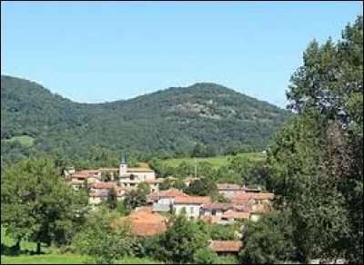Nous démarrons notre balade dans l'arrondissement de Bagnères-de-Bigorre, à Anla. Petit village de 82 habitants, traversé par l'Ourse, il se situe dans le département ...