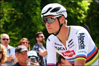 Quel lien de parenté Mathieu van der Poel a-t-il avec l'ancien cycliste Raymond Poulidor ?