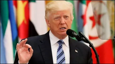 En quelle année Donald Trump a-t-il été officiellement investi comme 45e président des Etats-Unis ?