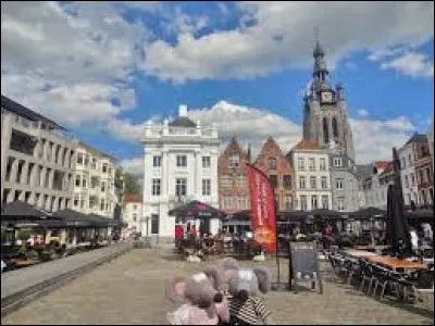 Où se trouve Kortrijk, ville de 80 000 habitants ?
