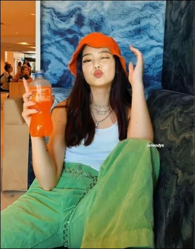 Quel est le nom complet de Jennie ?