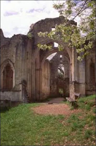 Je vous propose de commencer notre balade devant l'abbaye Sainte-Marguerite, à Bouilland. Village de l'arrondissement de Beaune, il se situe dans le département ...
