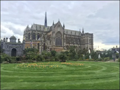 À quelle famille appartient le château d'Arundel ?
