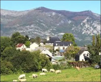 Je vous propose de commencer notre première balade de la semaine, à Ayros-Arbouix. Village de l'arrondissement d'Argelès-Gazost, traversé par le Gave de Pau et le Gave d'Azun, il se situe dans le département ...